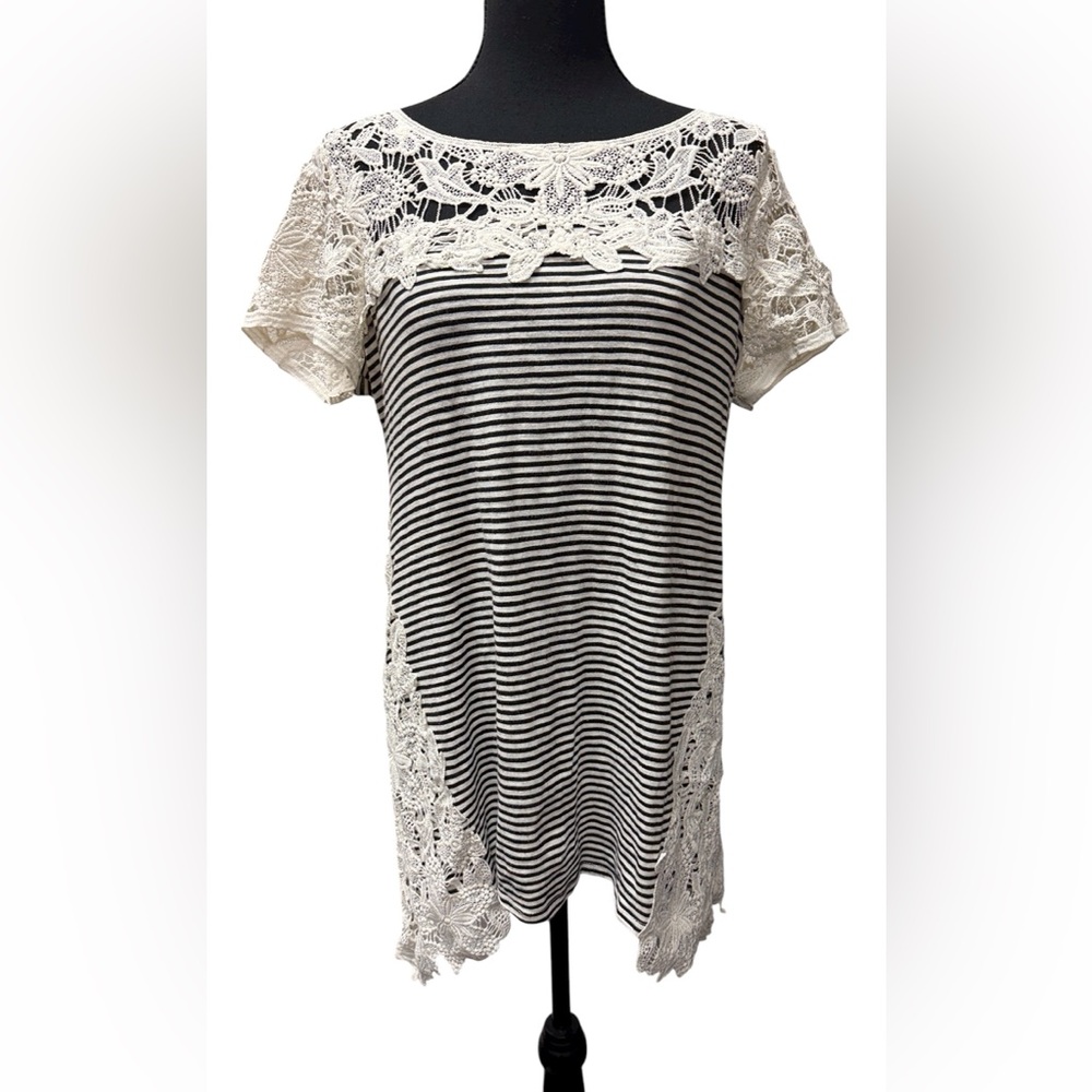 Hannah Striped Tunic Top with Crochet Lace Trim – Size M Boho chic